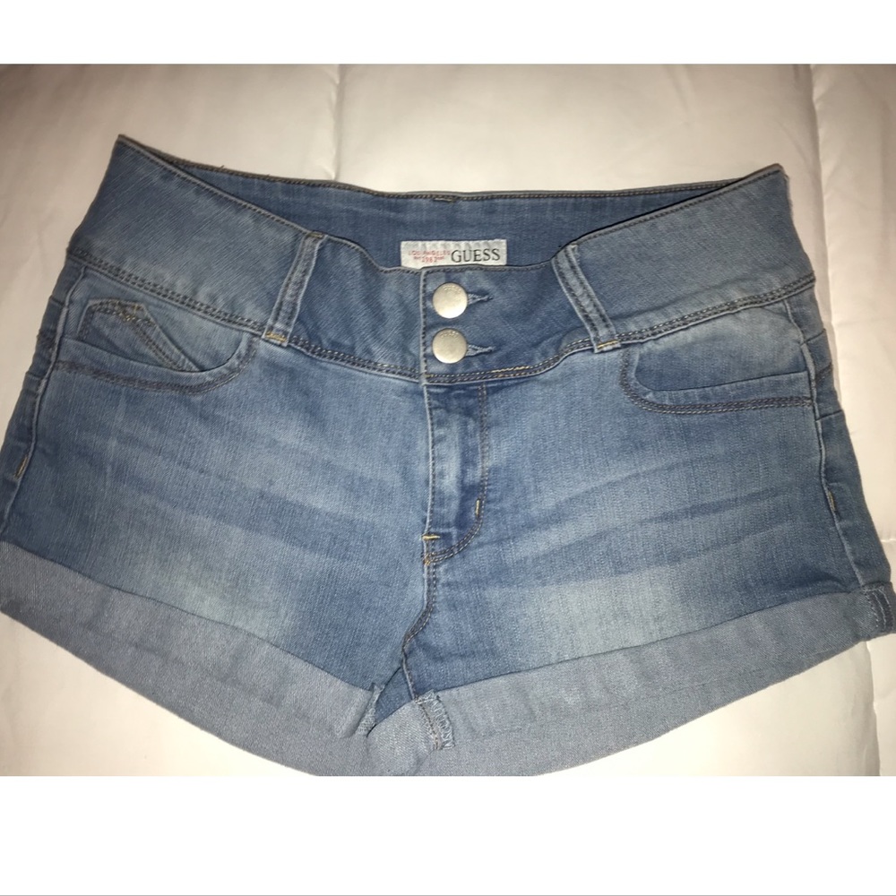 SOLD Guess booty shorts 💙